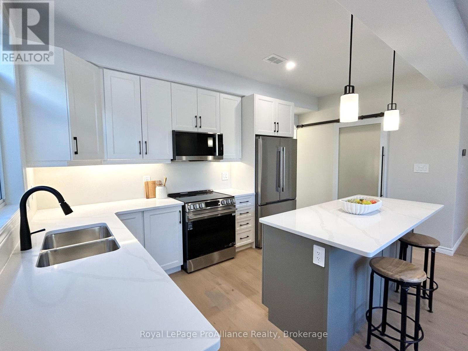 97 Athabaska Drive, Belleville, ON photo 5