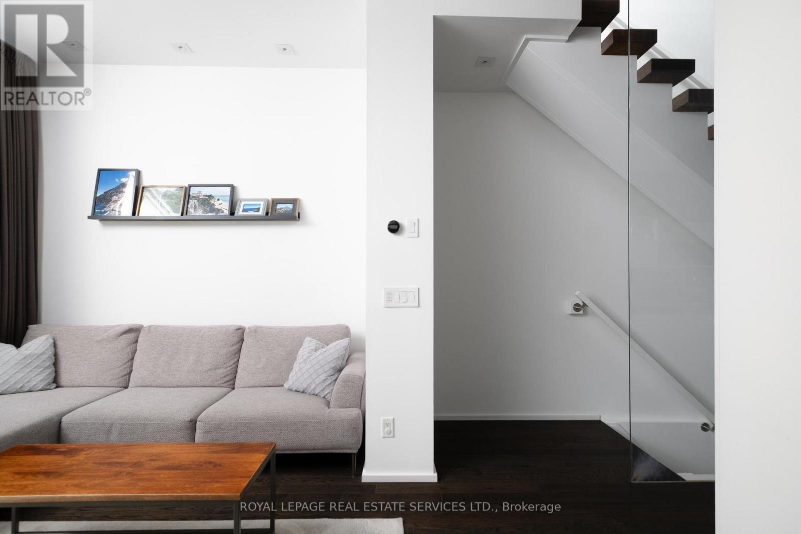 243 Claremont Street, Toronto, ON photo 10