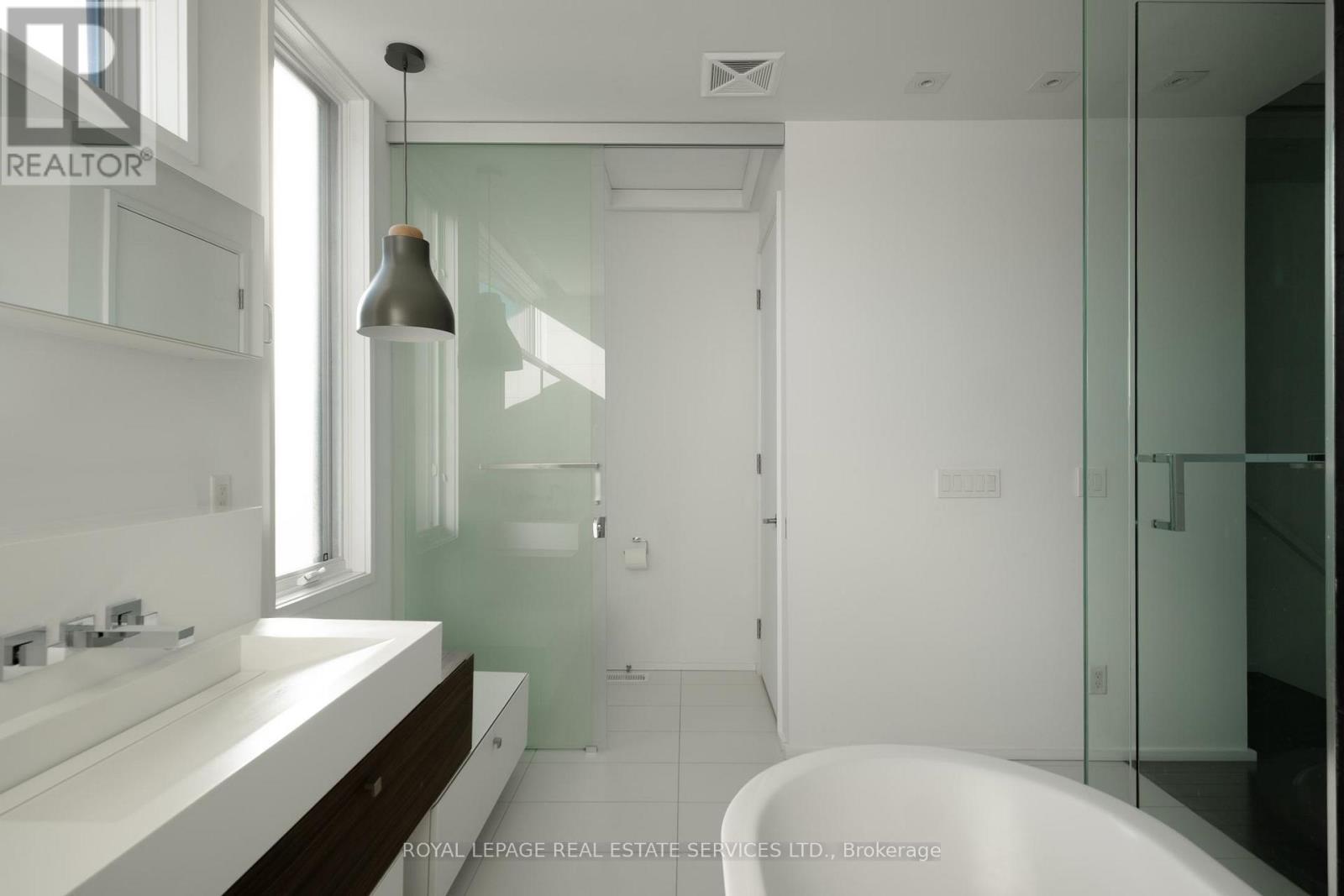 243 Claremont Street, Toronto, ON photo 17