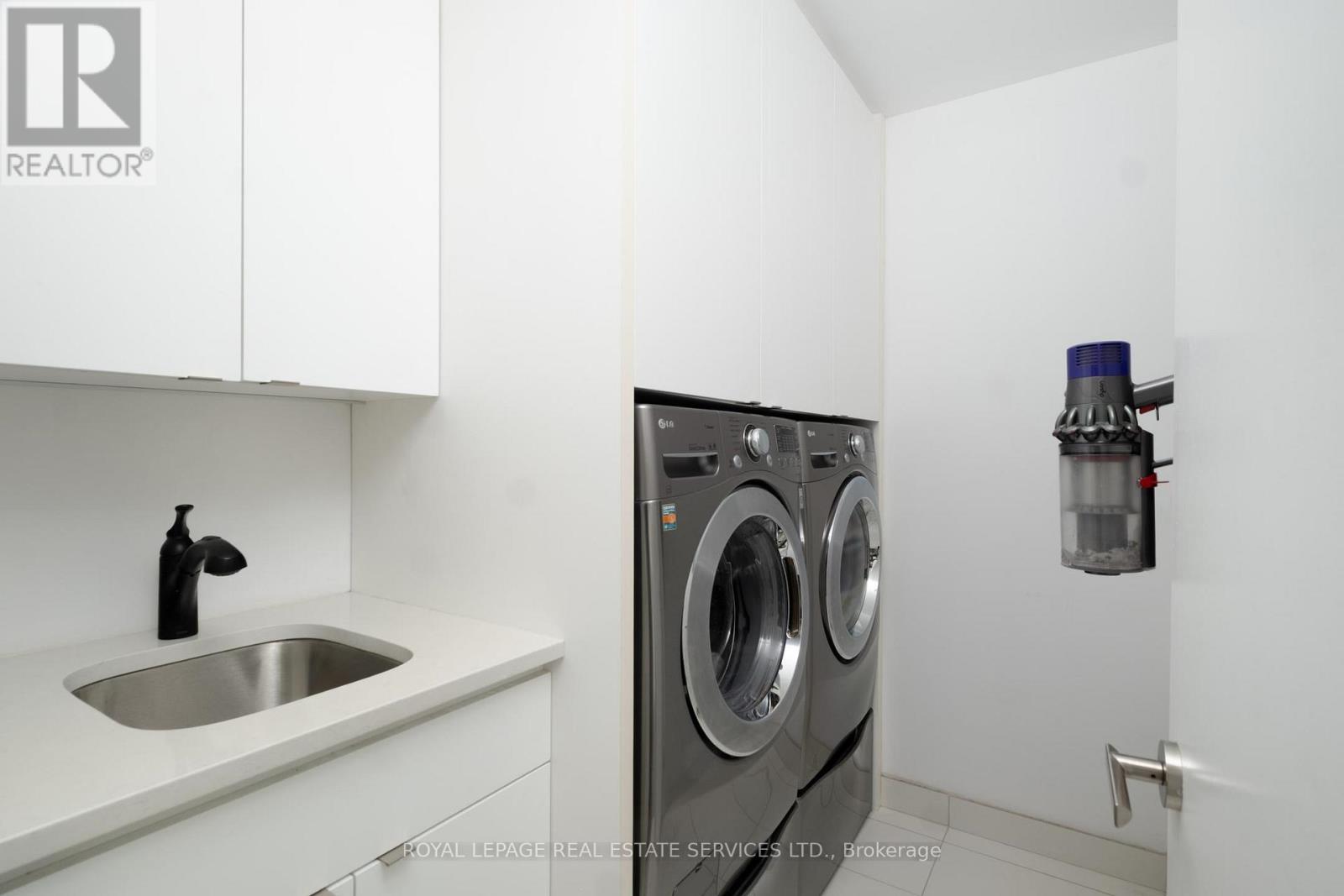 243 Claremont Street, Toronto, ON photo 25