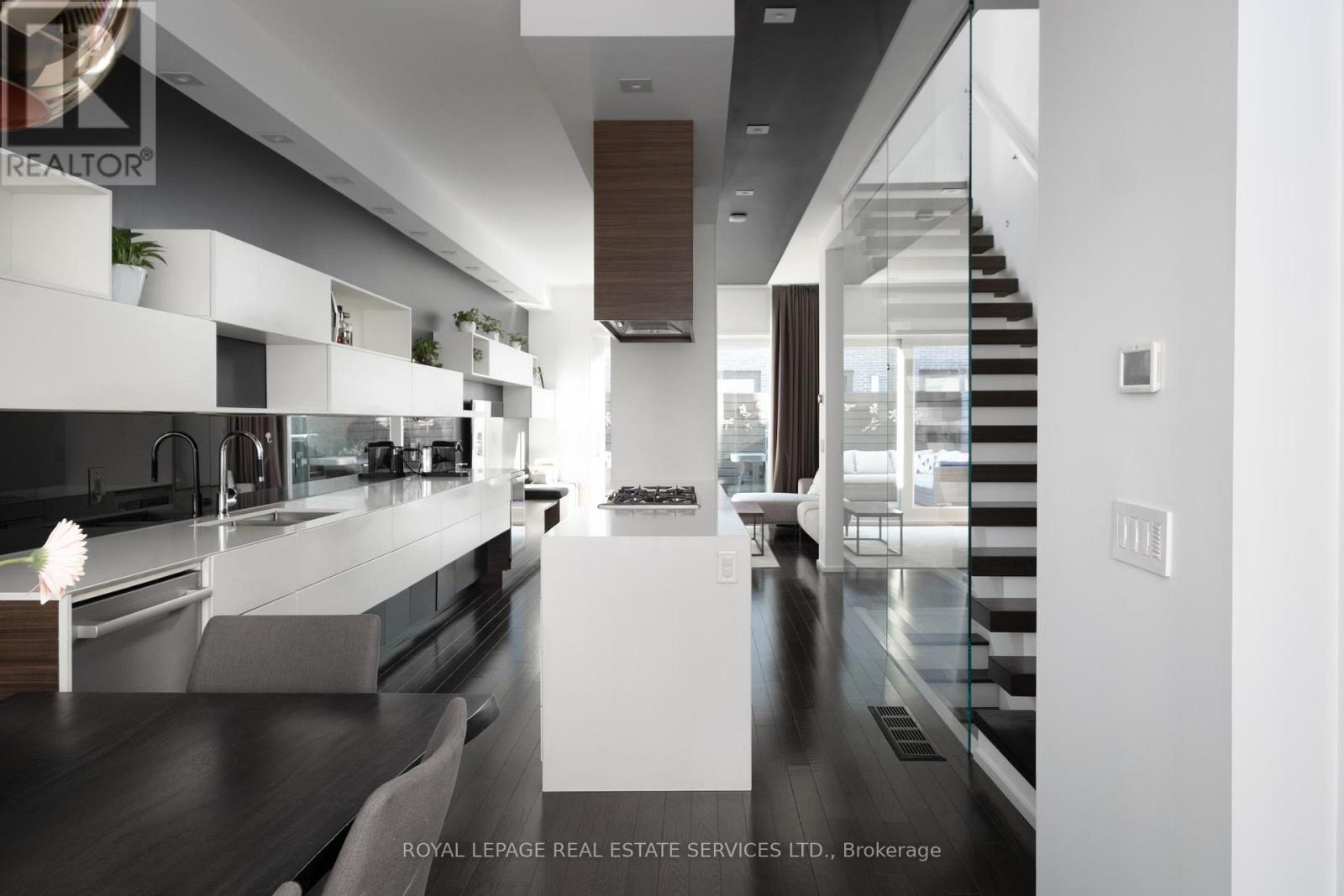 243 Claremont Street, Toronto, ON photo 7