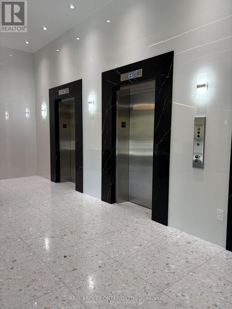 605- 51 Lower Simcoe Street, Toronto, ON photo 2