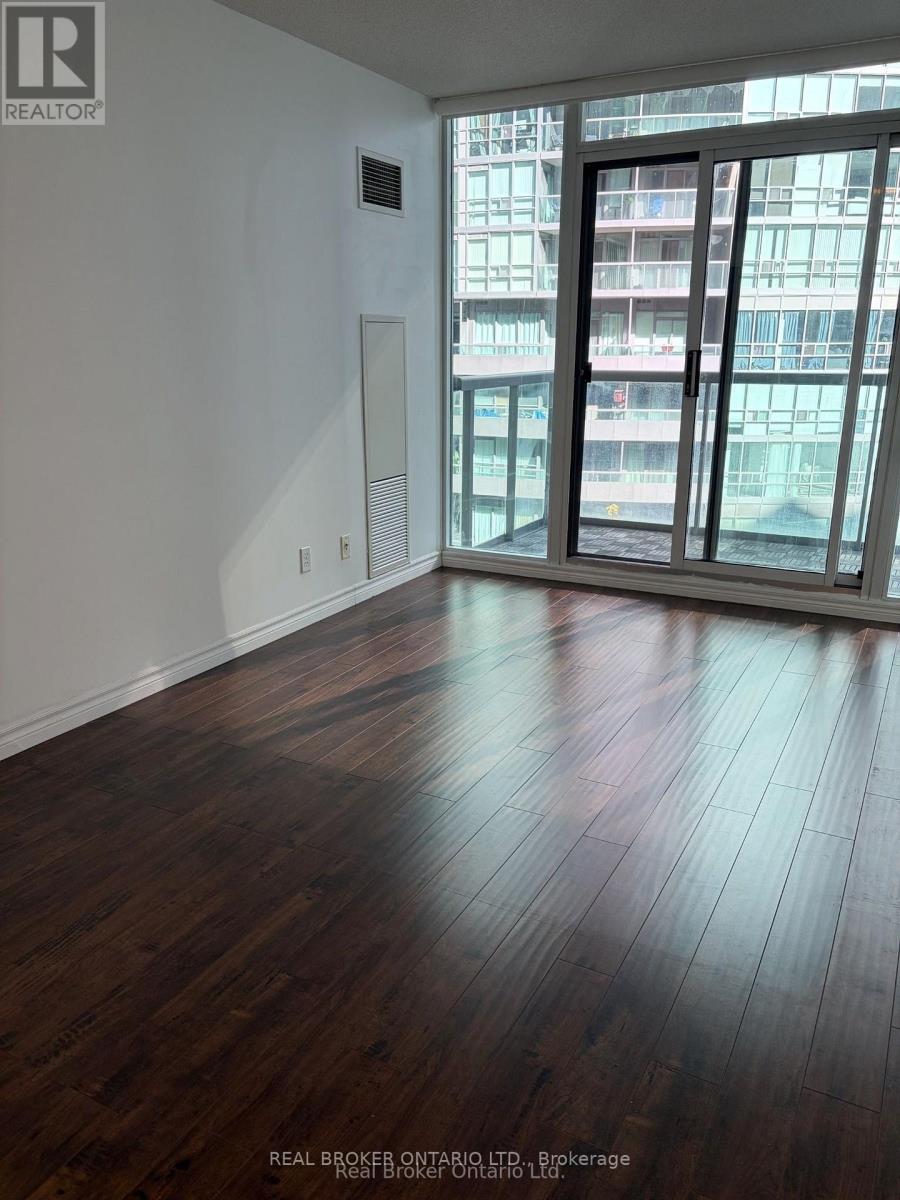 605- 51 Lower Simcoe Street, Toronto, ON photo 6
