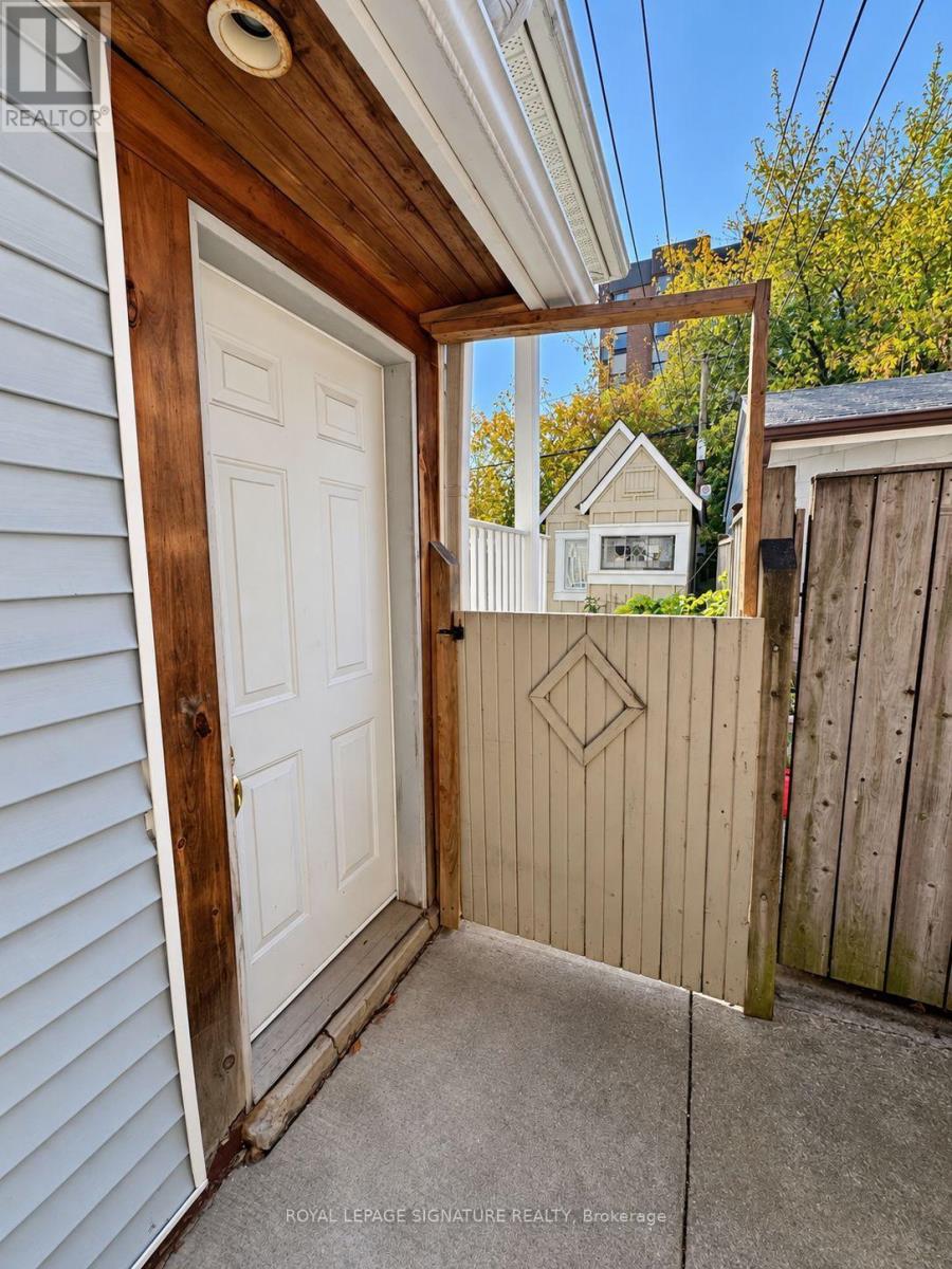 LOWER - 211 MELITA AVENUE, Toronto (Wychwood) — photo 2