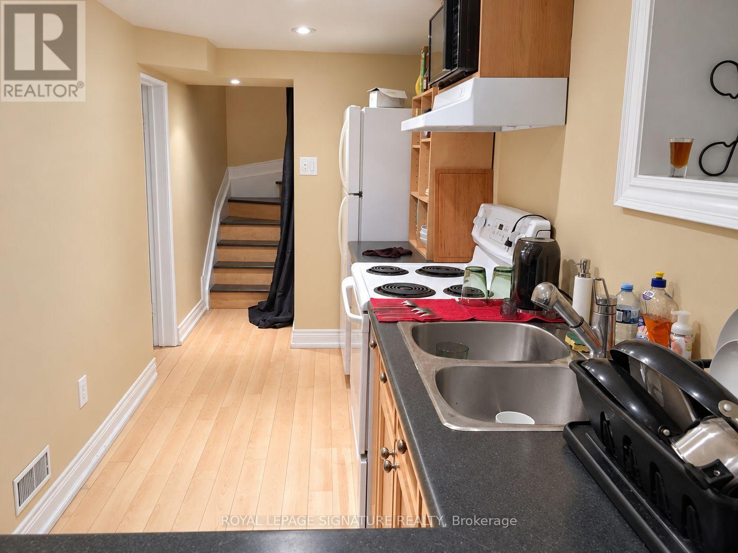 LOWER - 211 MELITA AVENUE, Toronto (Wychwood) — photo 3