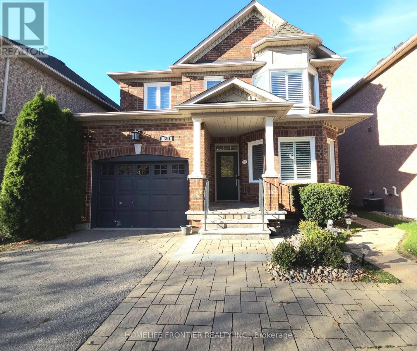 613 Society Crescent, Newmarket, ON photo 1