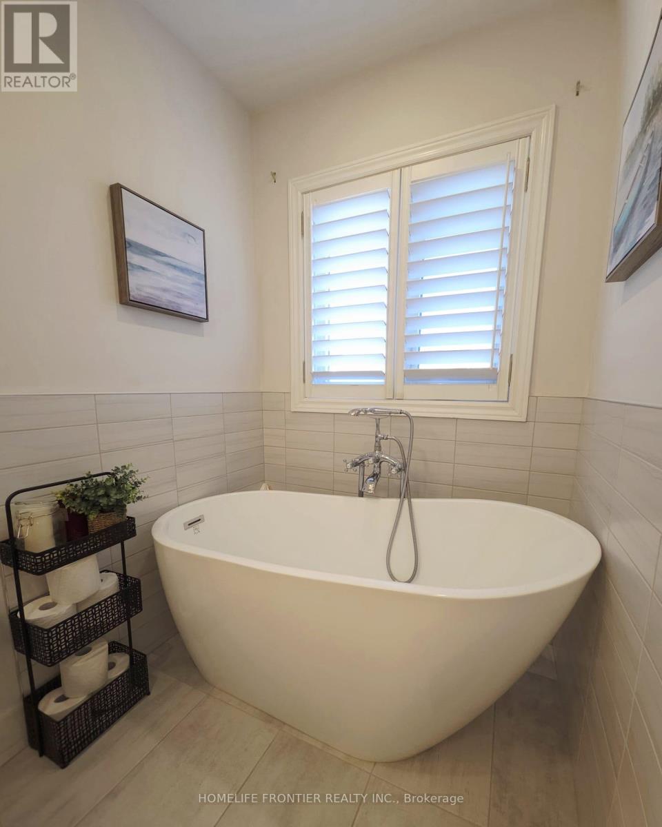 613 Society Crescent, Newmarket, ON photo 15
