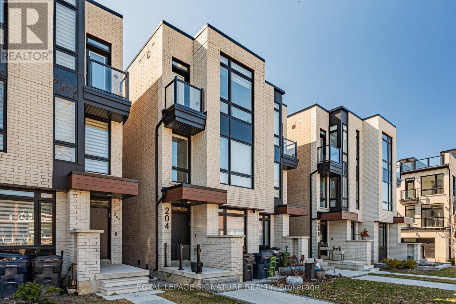 204 McRoberts Avenue, Toronto, ON photo 1