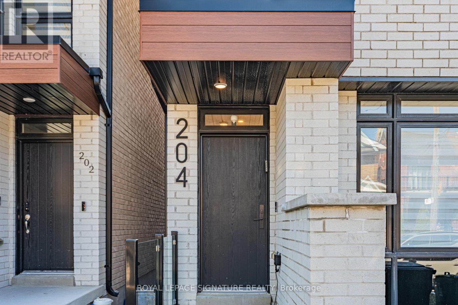 204 McRoberts Avenue, Toronto, ON photo 2