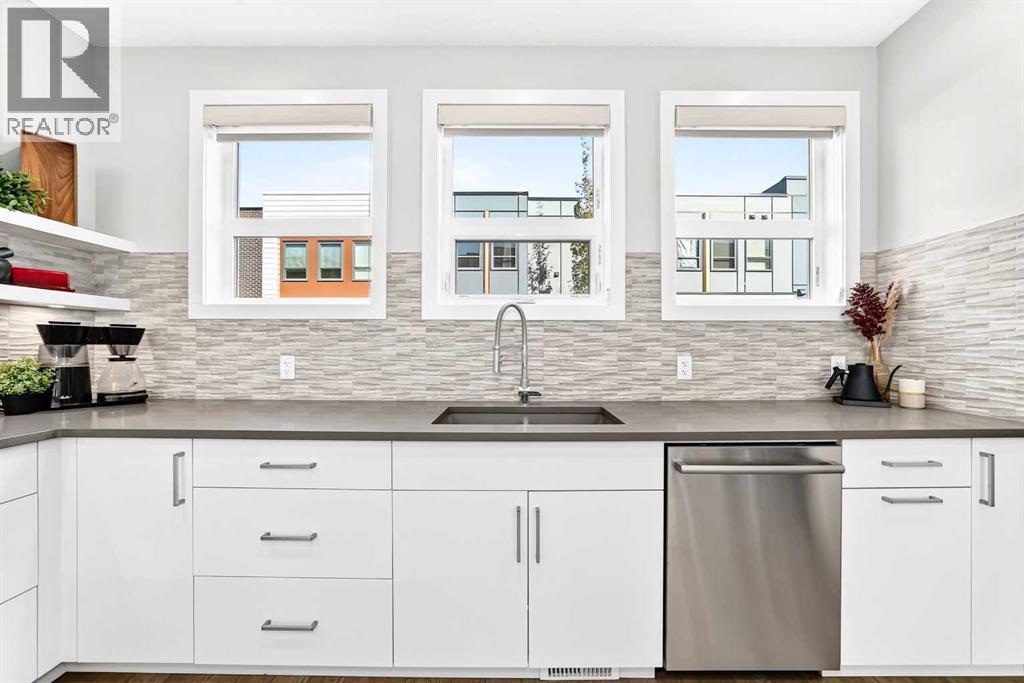 16 Lebel Crescent NW, Calgary — photo 15