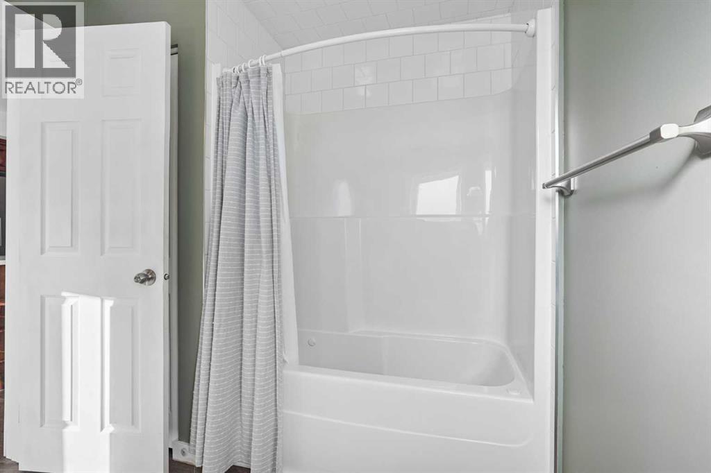 209 2 Street N, Picture Butte — photo 14
