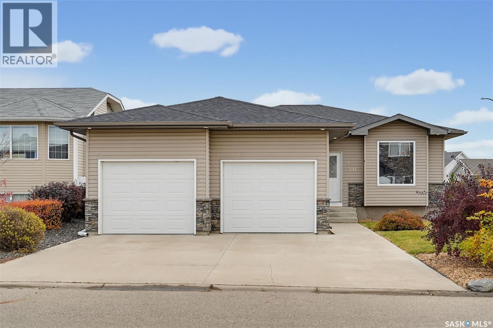 137 Finch PLACE, Langham — photo 2