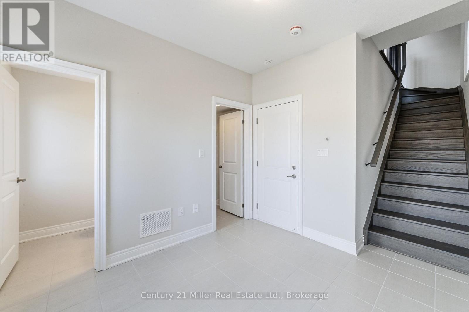 Photo of 58 - 2150 TRAFALGAR ROAD