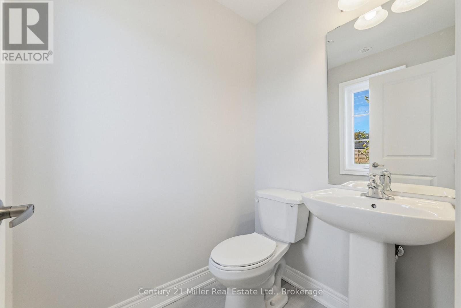 Photo of 58 - 2150 TRAFALGAR ROAD