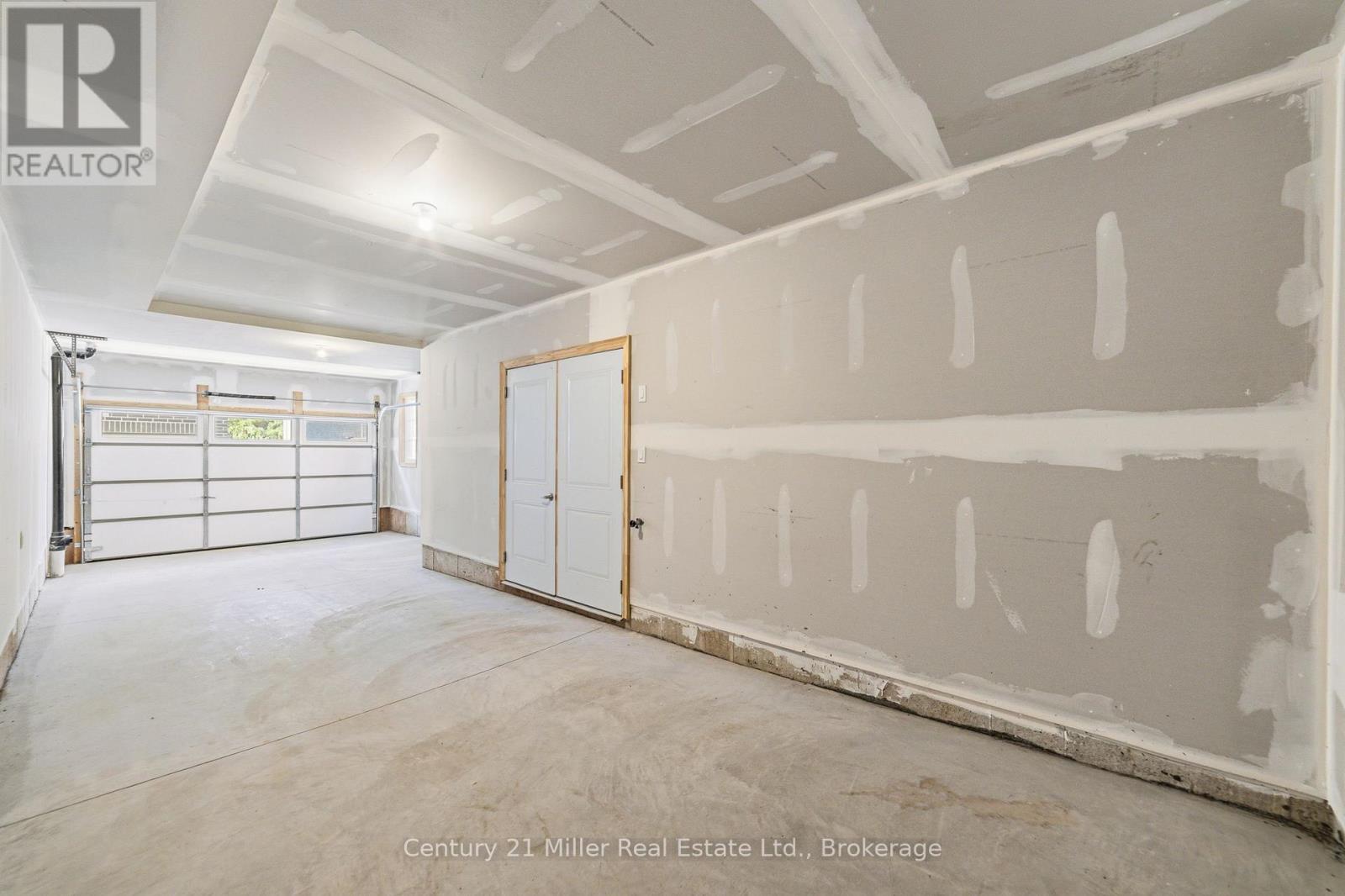Photo of 58 - 2150 TRAFALGAR ROAD