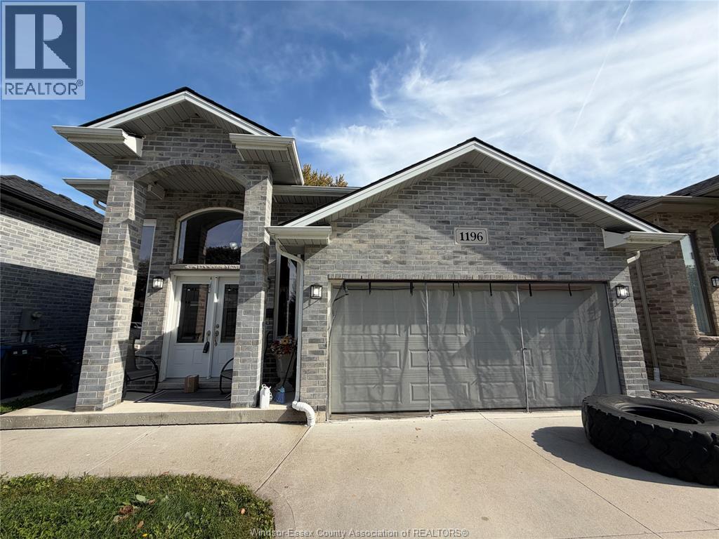 1196 EASTLAWN