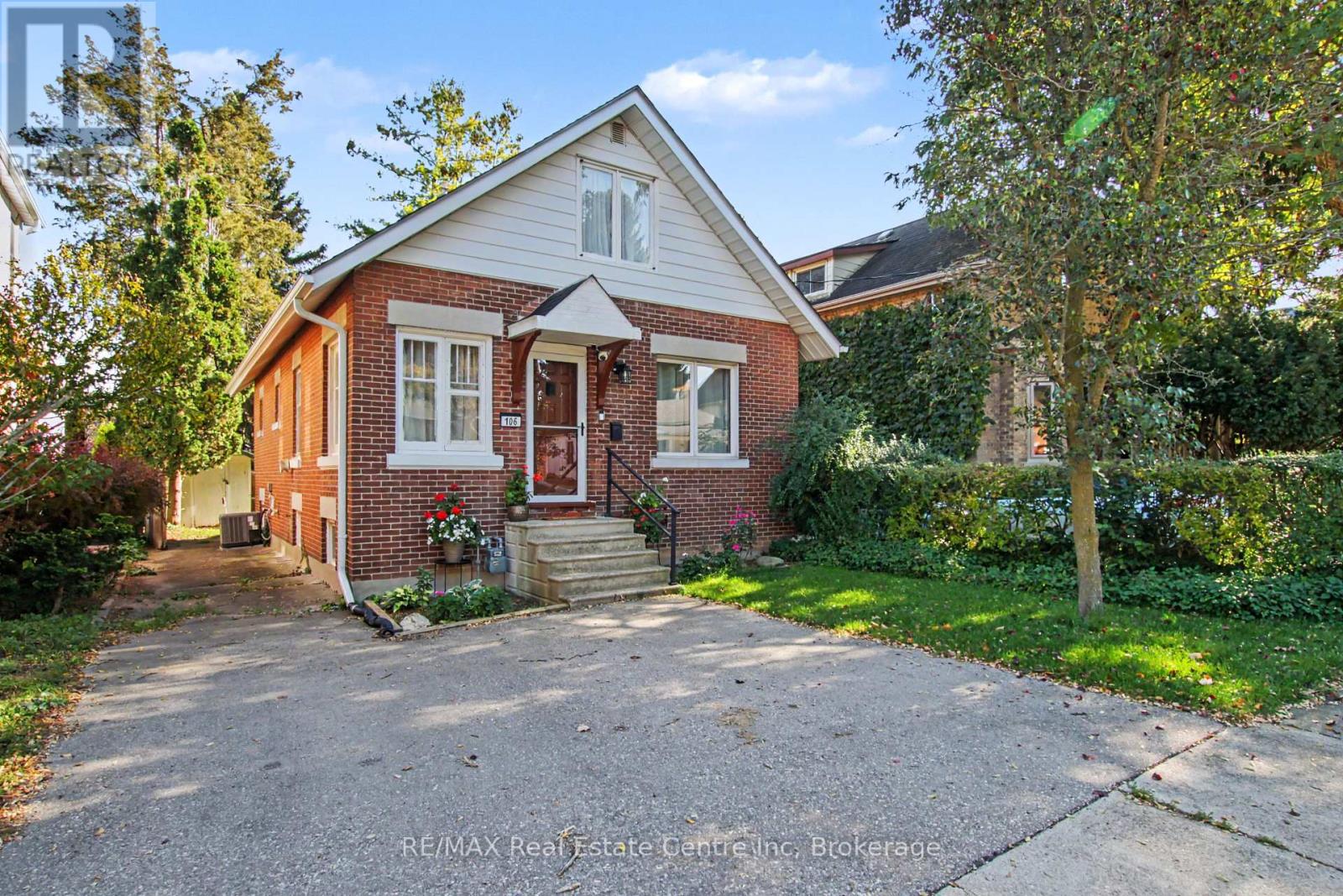 106 Victoria Street N, photo 1 of 31