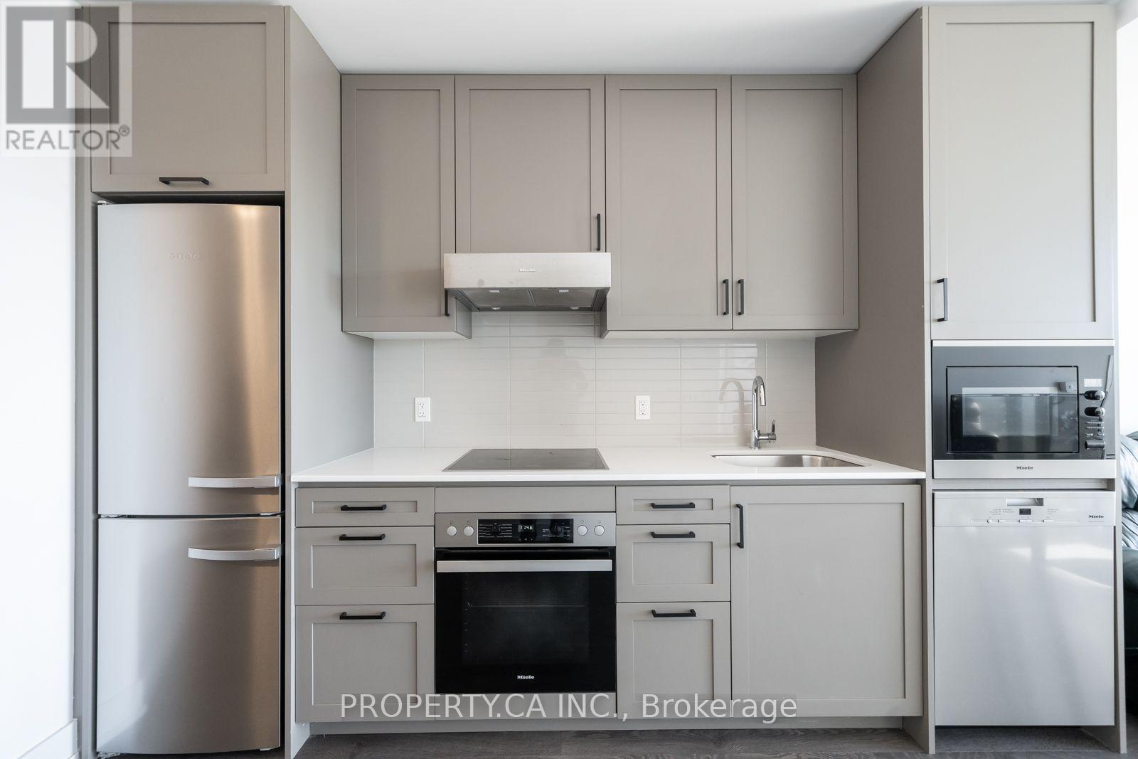 1103- 11 Lillian Street, Toronto, ON photo 6