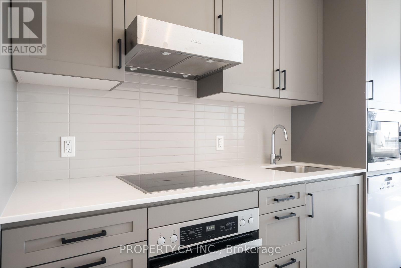 1103- 11 Lillian Street, Toronto, ON photo 7