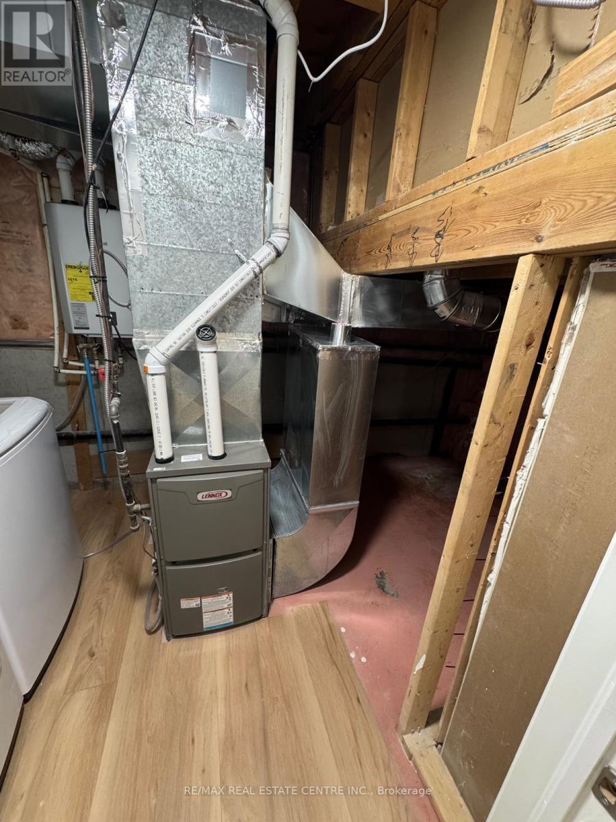BSMT- 155 Waller Street, Whitby, ON photo 12