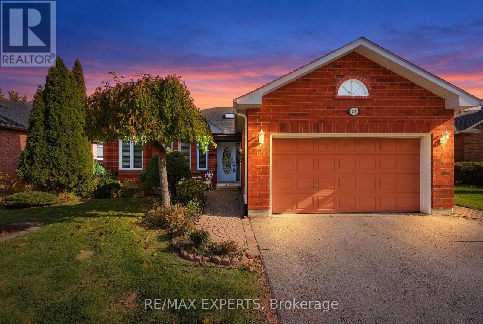 31 Webb Street, Barrie, ON photo 1