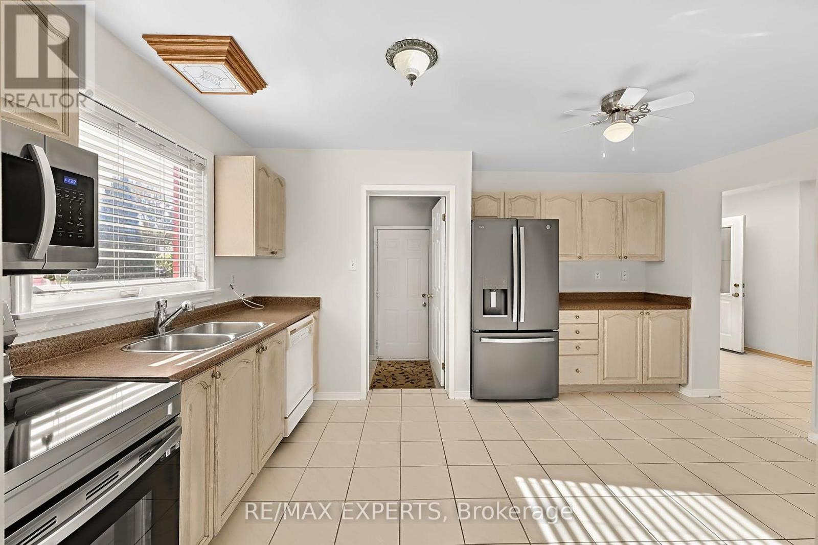 31 Webb Street, Barrie, ON photo 14