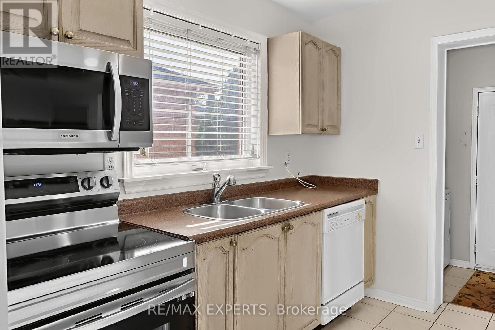 31 Webb Street, Barrie, ON photo 15