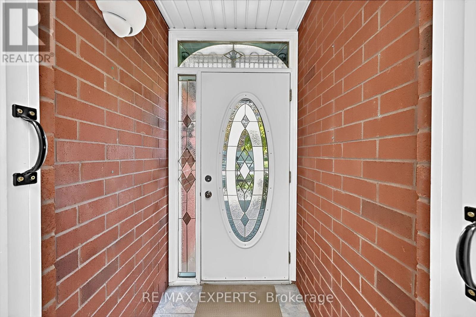 31 Webb Street, Barrie, ON photo 9