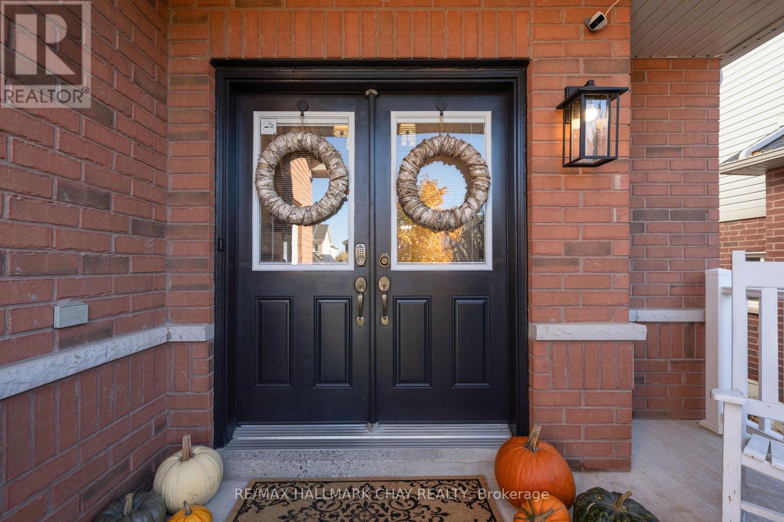 115 Winchester Terrace, Barrie photo 2