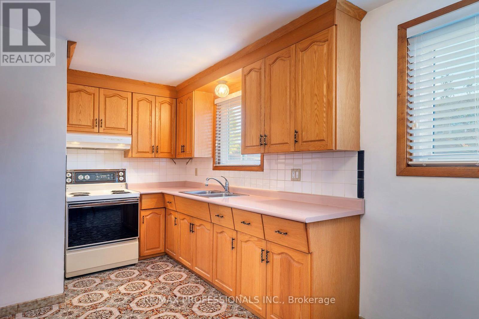 61 Rosemeade Avenue, Toronto, ON photo 11