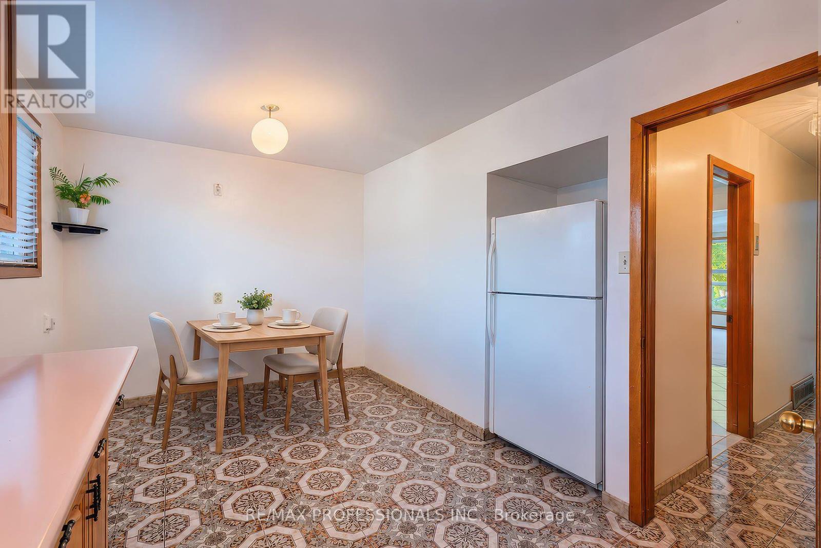 61 Rosemeade Avenue, Toronto, ON photo 12