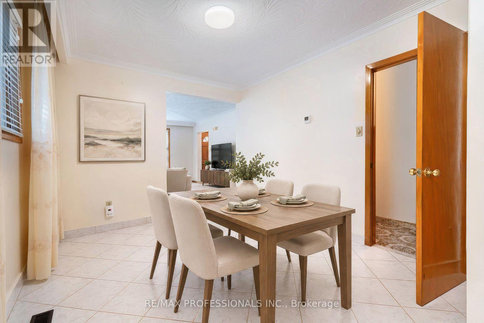 61 Rosemeade Avenue, Toronto, ON photo 14