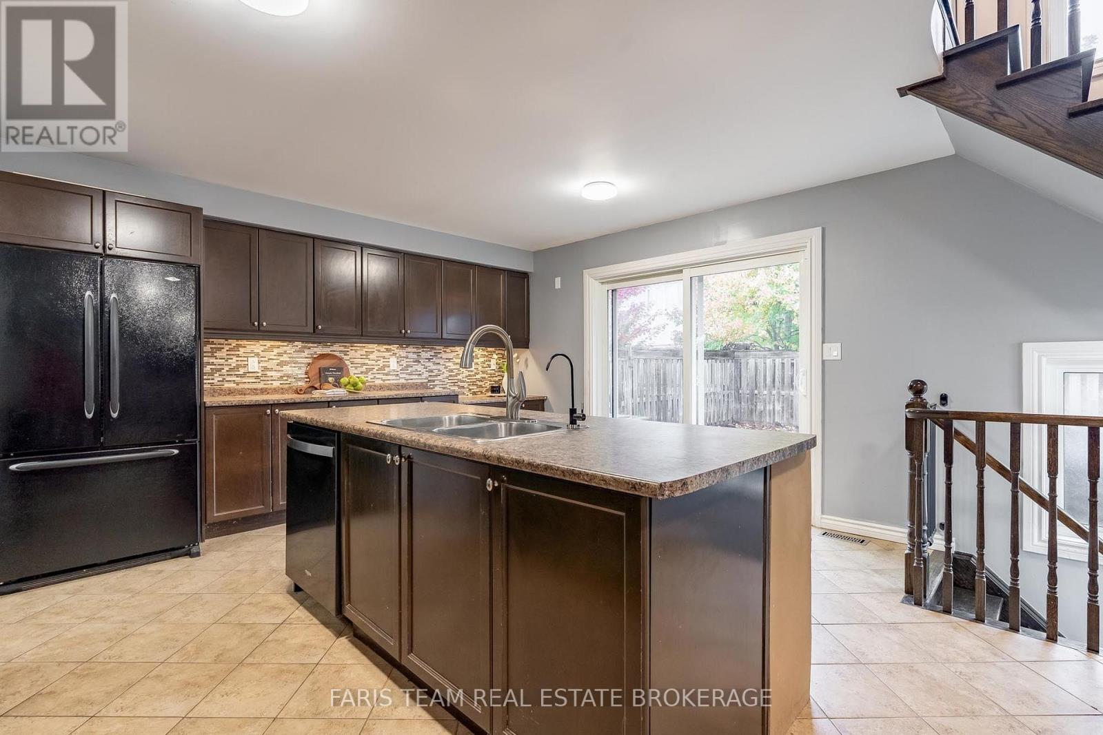 27 Kidd Crescent, New Tecumseth photo 3