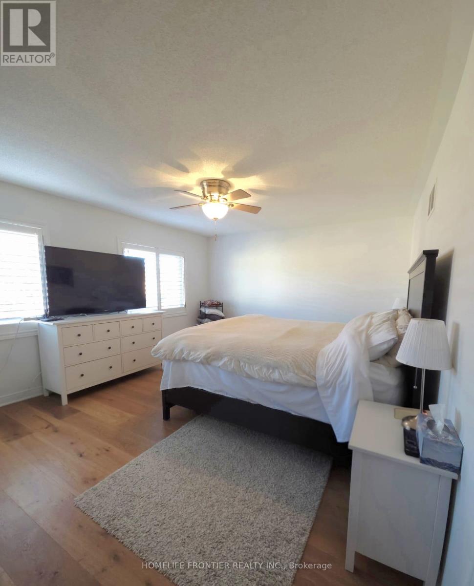613 Society Crescent, Newmarket, ON photo 10