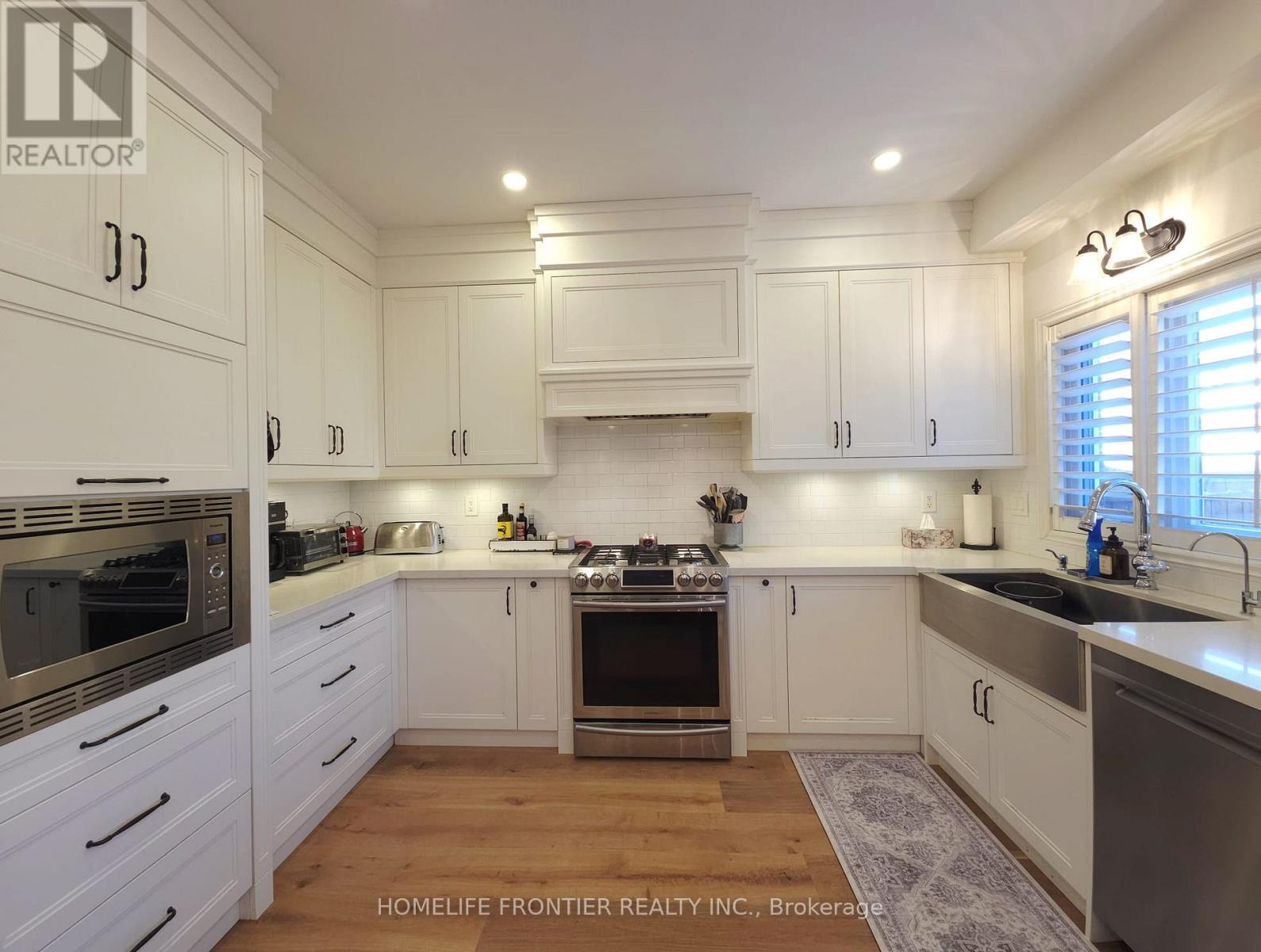 613 Society Crescent, Newmarket, ON photo 8