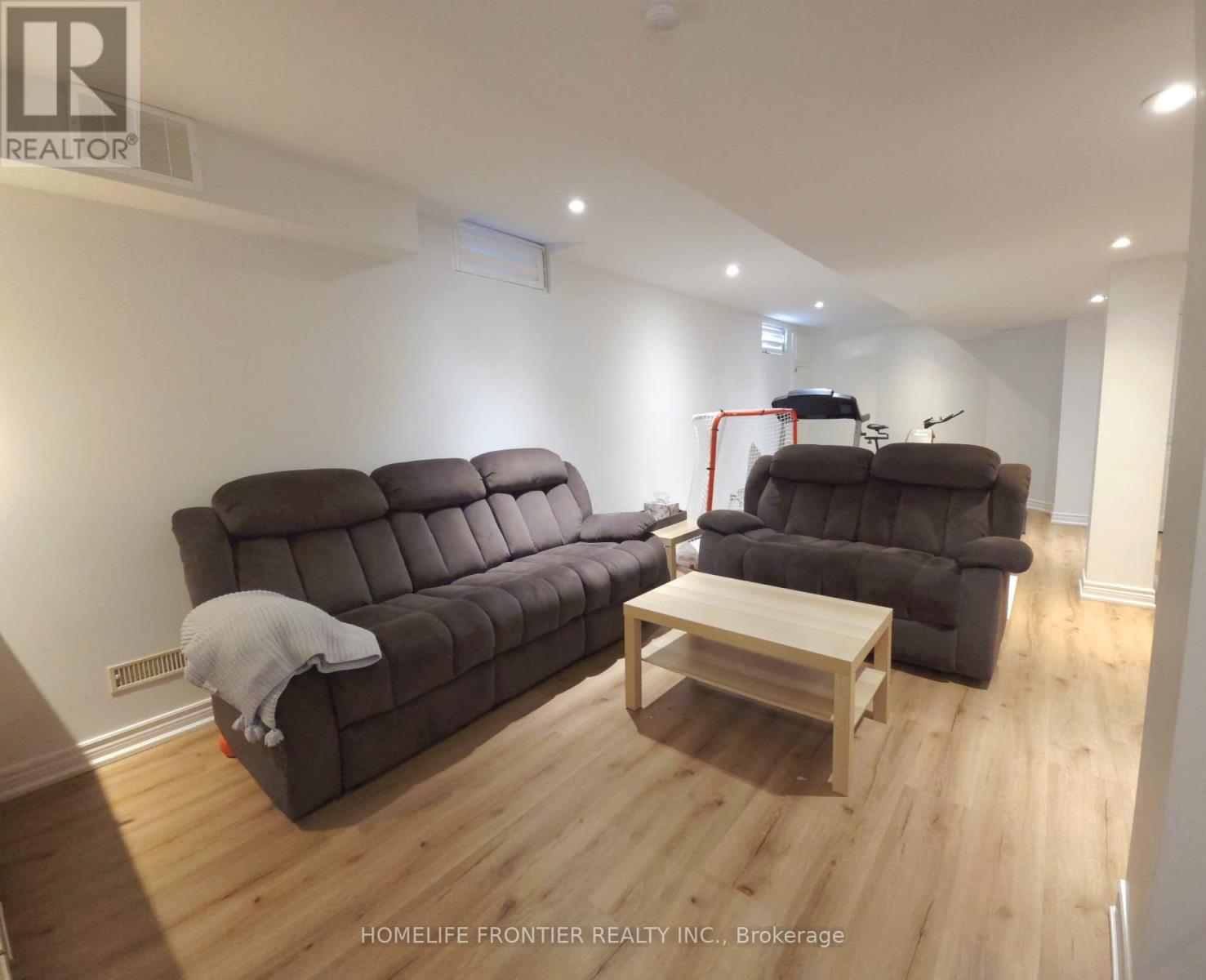 613 Society Crescent, Newmarket, ON photo 22