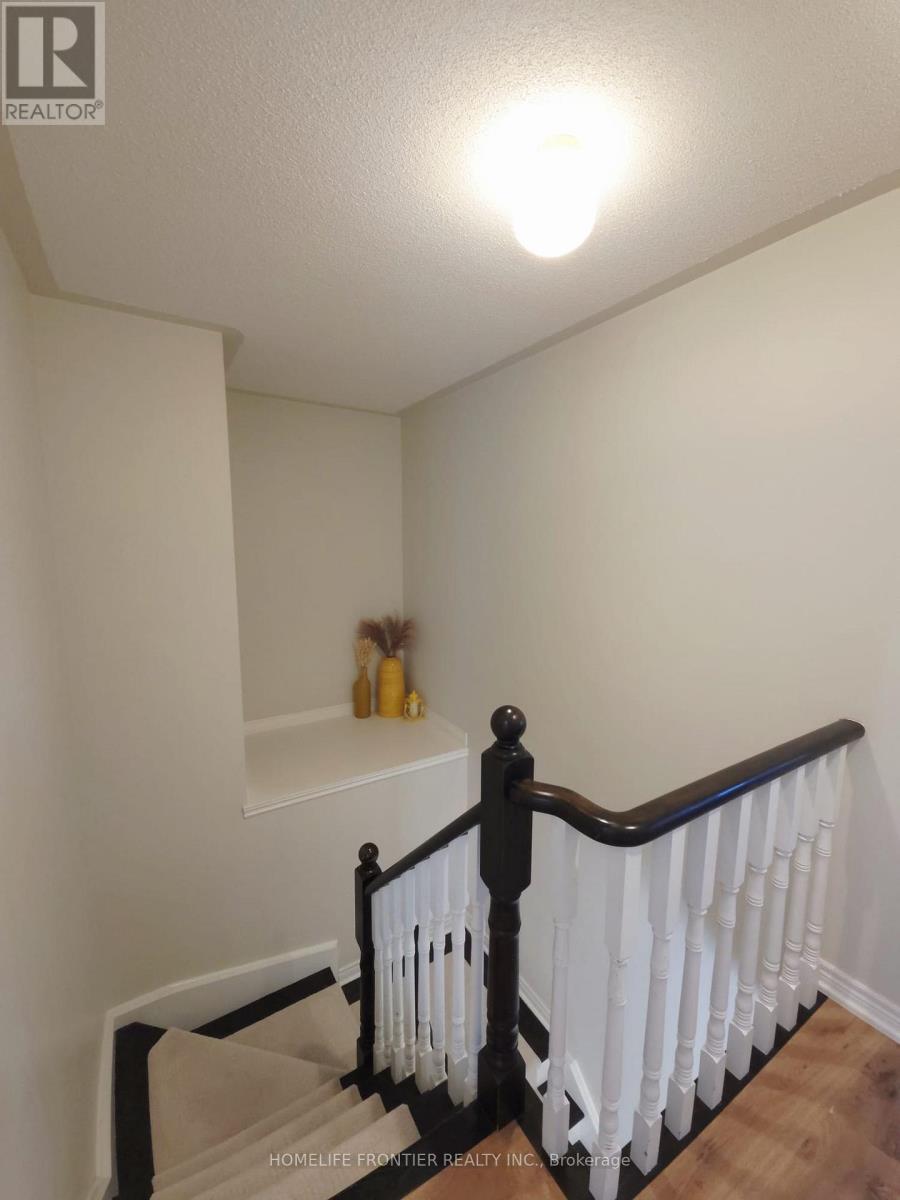 613 Society Crescent, Newmarket, ON photo 18