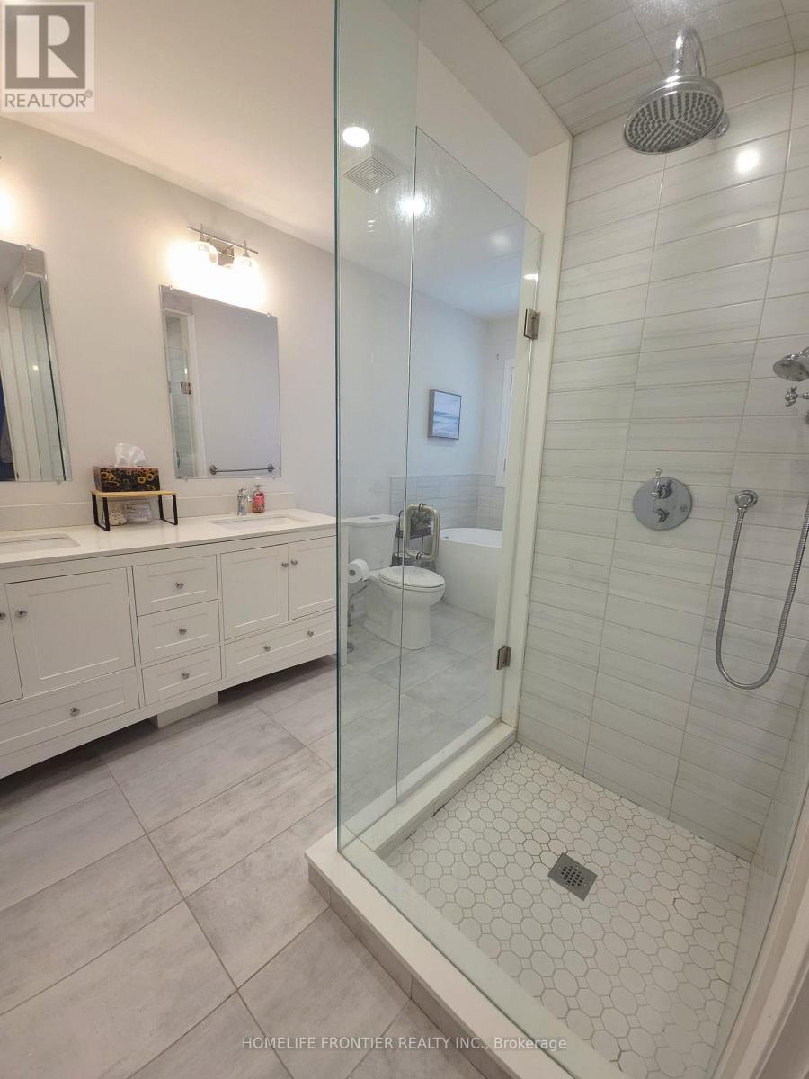613 Society Crescent, Newmarket, ON photo 24