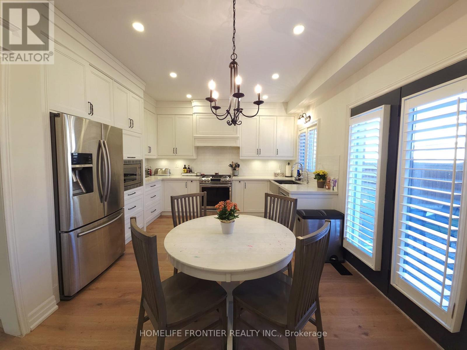 613 Society Crescent, Newmarket, ON photo 9
