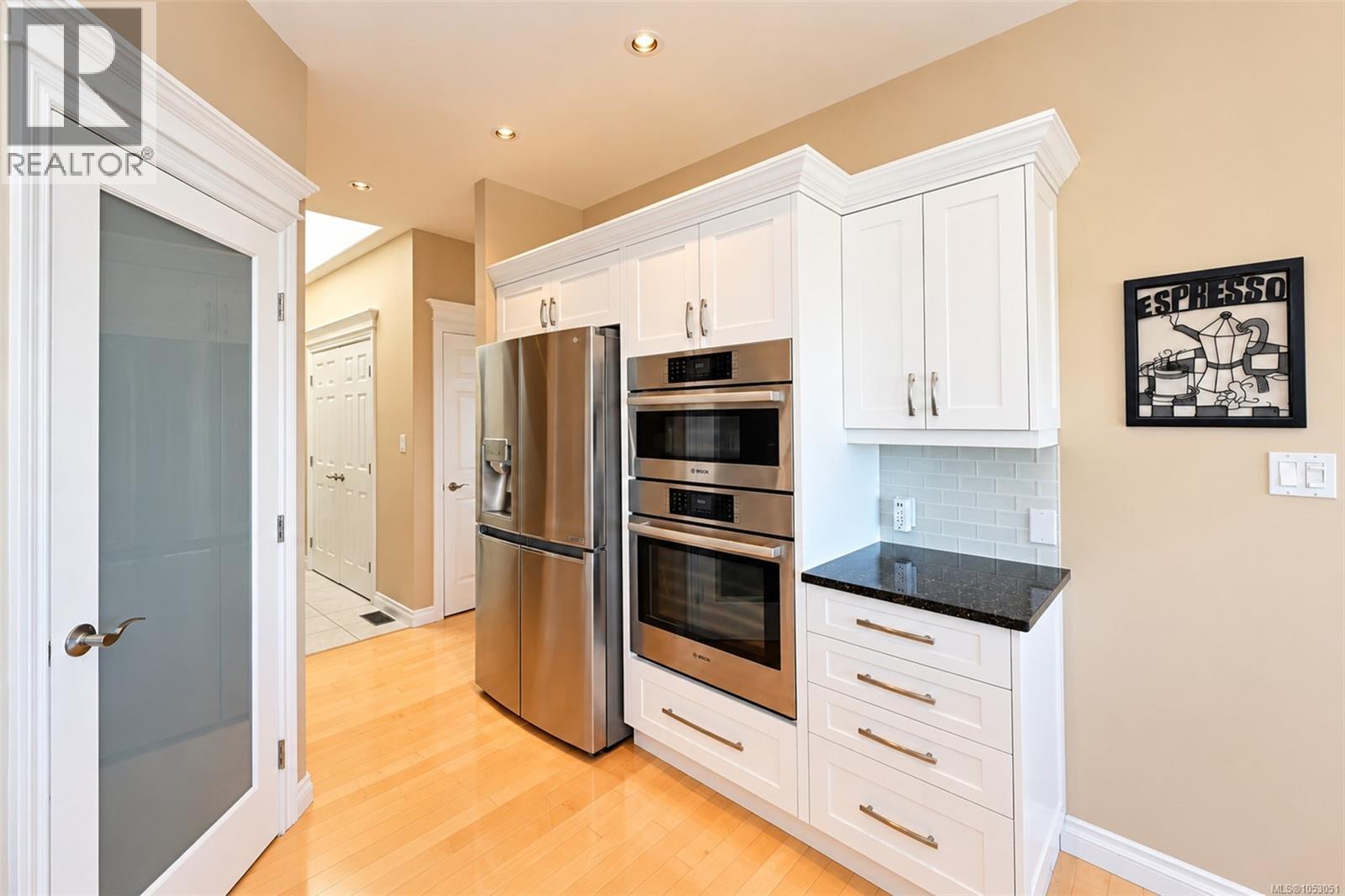 6097 Chippewa Rd - 17
