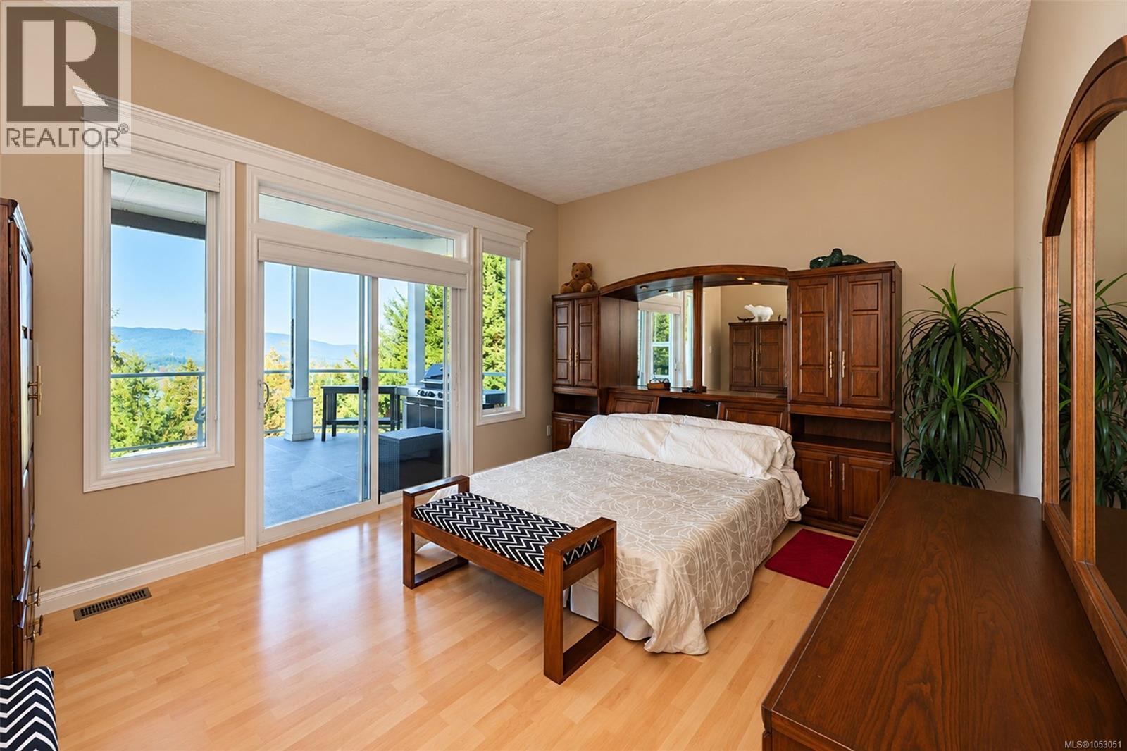 6097 Chippewa Rd - 60