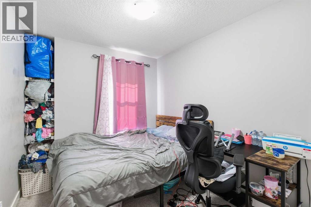 140 Evanscrest Gardens NW, photo 9 of 22