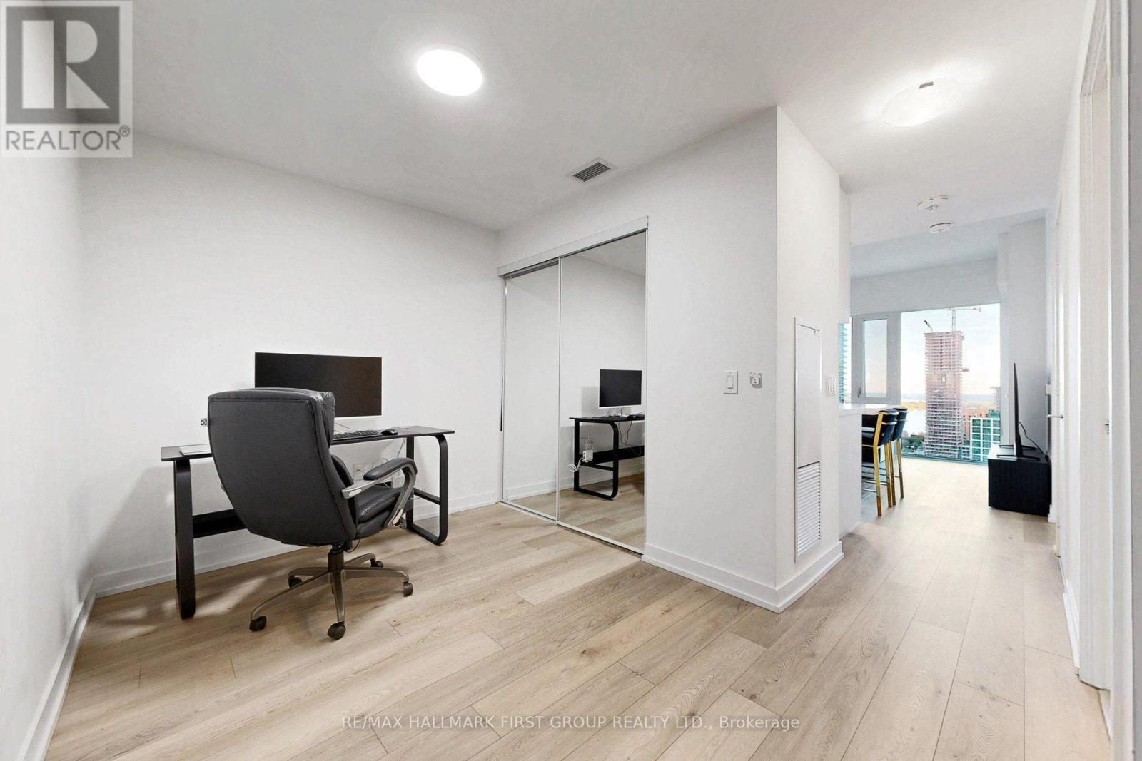 2201- 158 Front Street East, Toronto, ON photo 4
