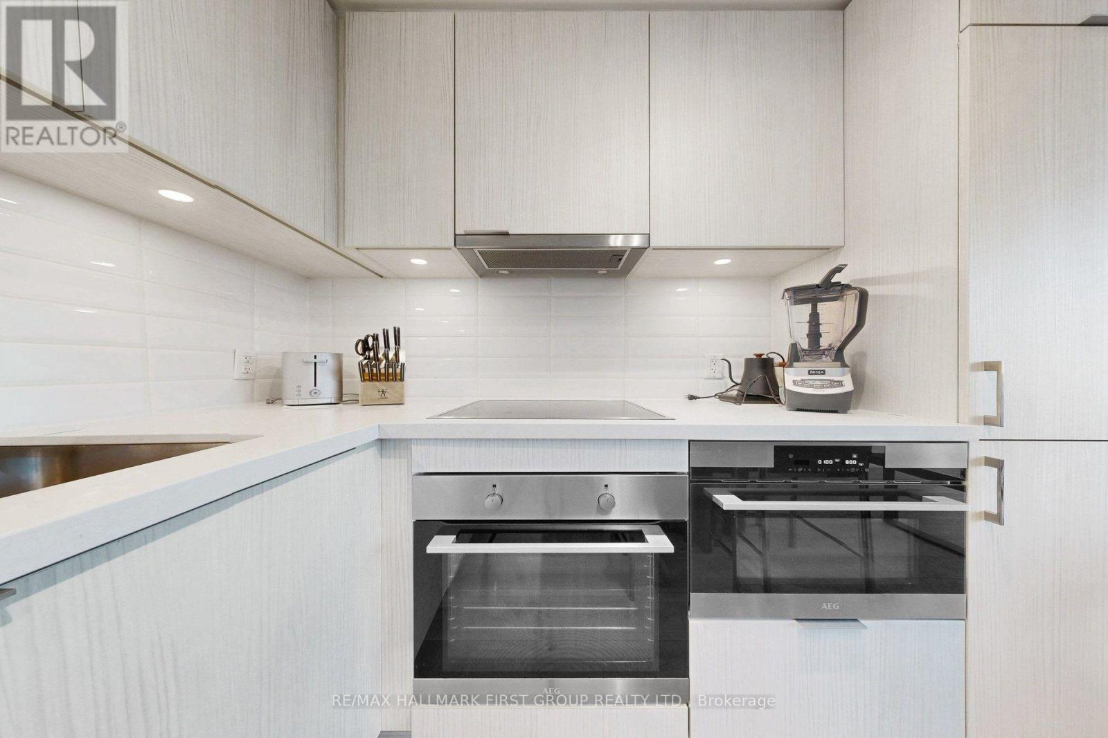 2201- 158 Front Street East, Toronto, ON photo 9