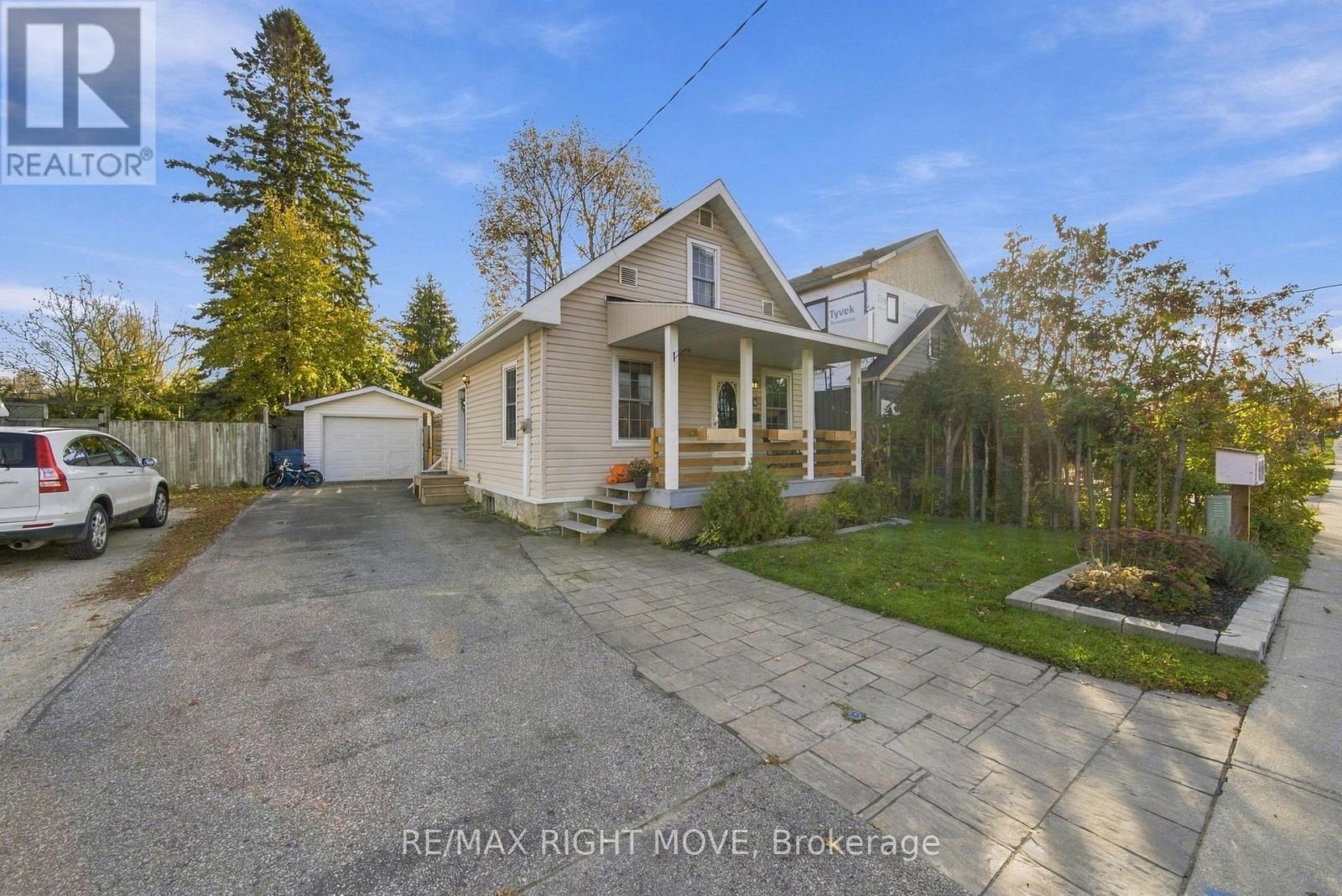 94 Westmount Drive North, Orillia, ON photo 2