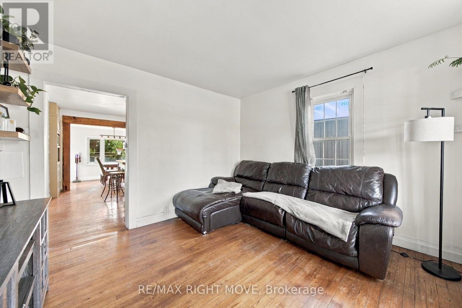 94 Westmount Drive North, Orillia, ON photo 5