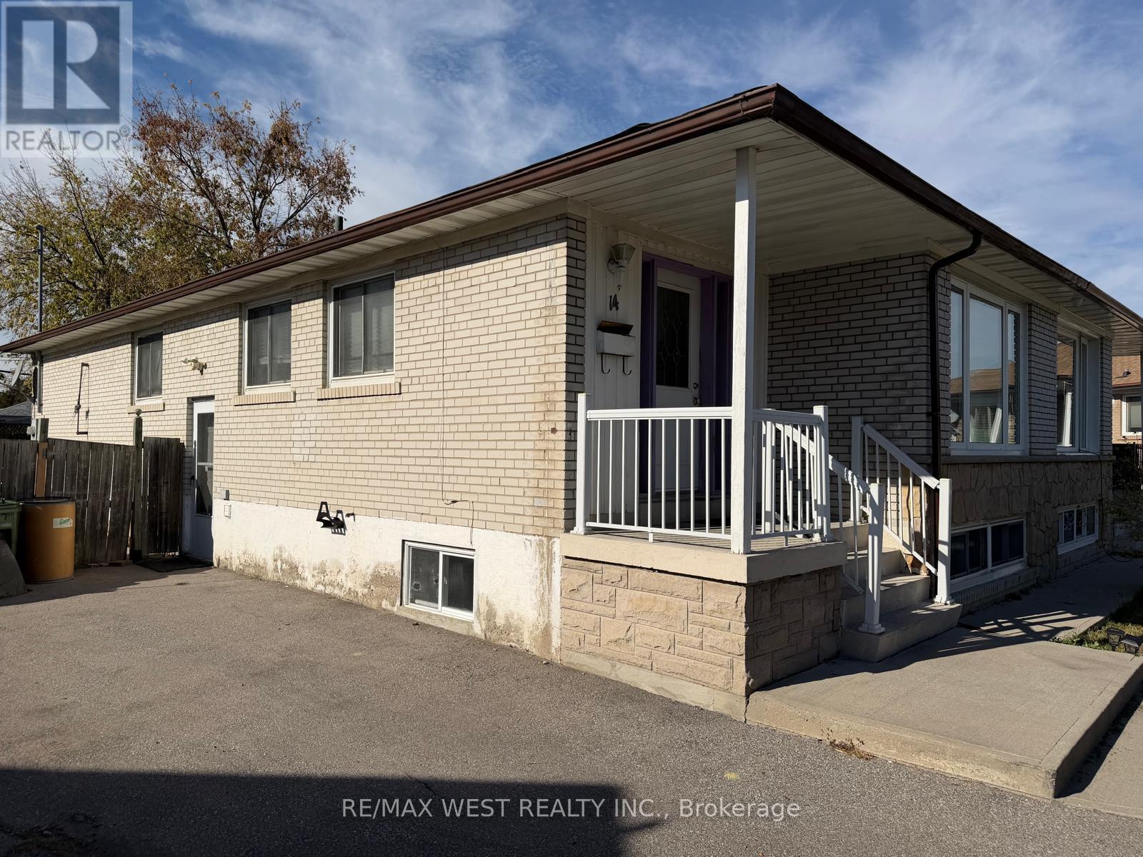 14 Melpham Court, Toronto, ON photo 2