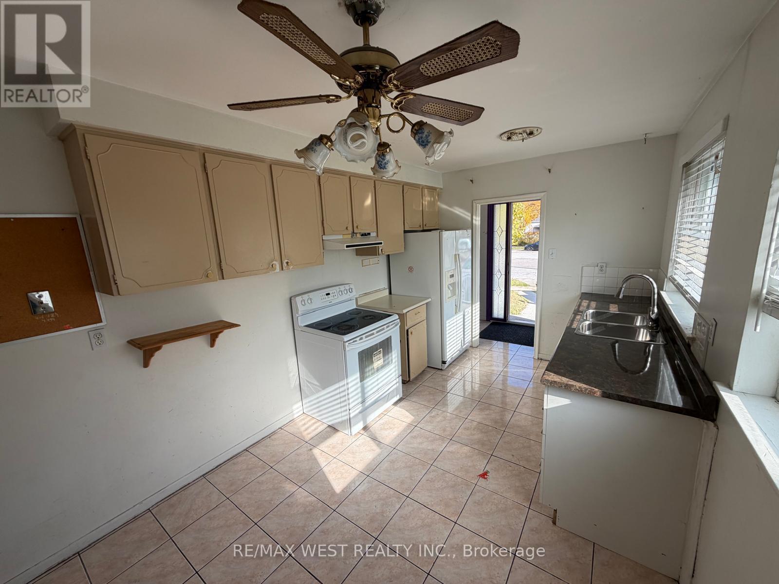 14 Melpham Court, Toronto, ON photo 4