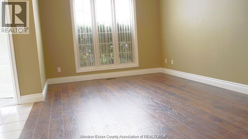 4355 BETTS, Windsor — photo 4