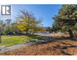 187 Warren Avenue Unit# 304, Penticton, BC V2A3N1 Photo 31